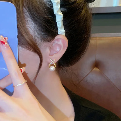 2022 Nueva tendencia Pendientes largos de perlas de simulación Pendientes colgantes de boda con diamantes de imitación y flores para mujer Pendientes de joyería coreana de moda