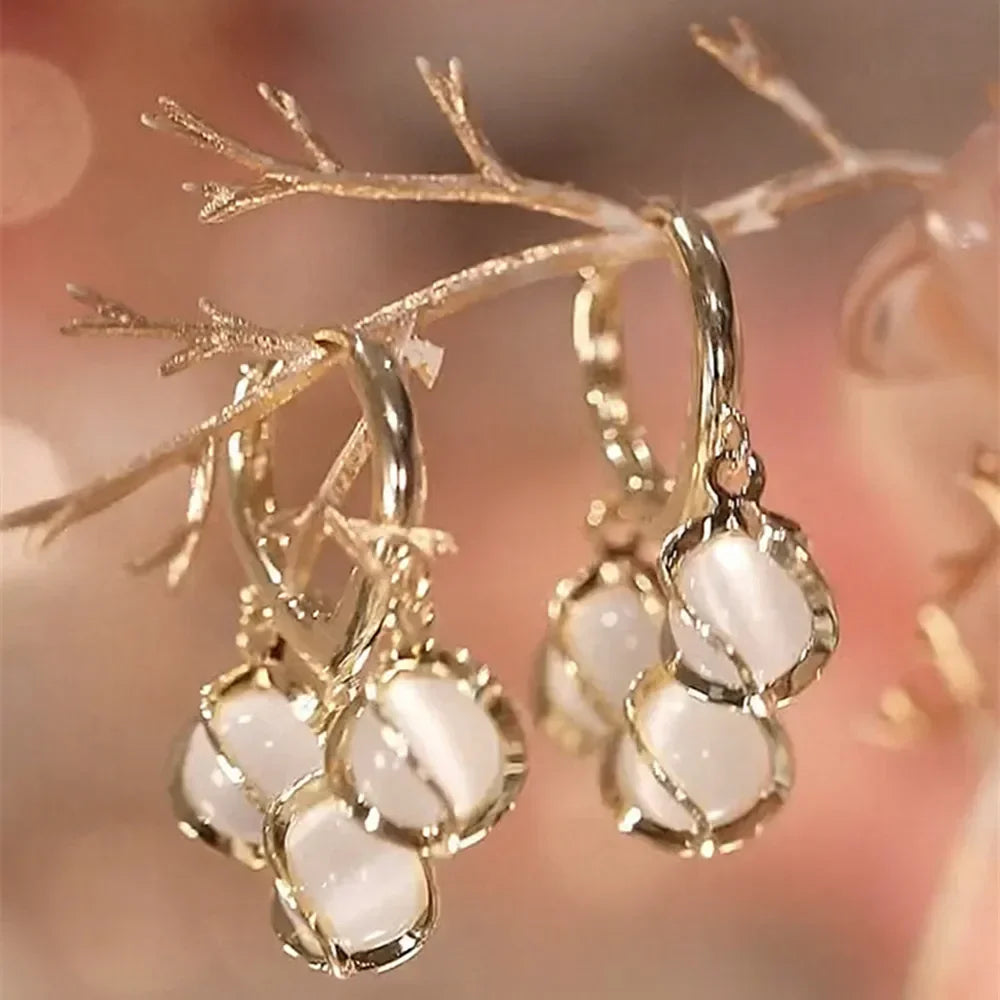 2022 Nueva tendencia Pendientes largos de perlas de simulación Pendientes colgantes de boda con diamantes de imitación y flores para mujer Pendientes de joyería coreana de moda