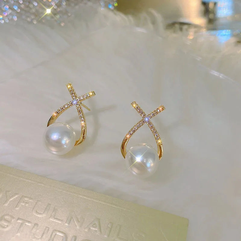 2022 Nueva tendencia Pendientes largos de perlas de simulación Pendientes colgantes de boda con diamantes de imitación y flores para mujer Pendientes de joyería coreana de moda