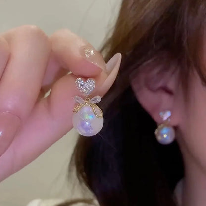 2022 Nueva tendencia Pendientes largos de perlas de simulación Pendientes colgantes de boda con diamantes de imitación y flores para mujer Pendientes de joyería coreana de moda