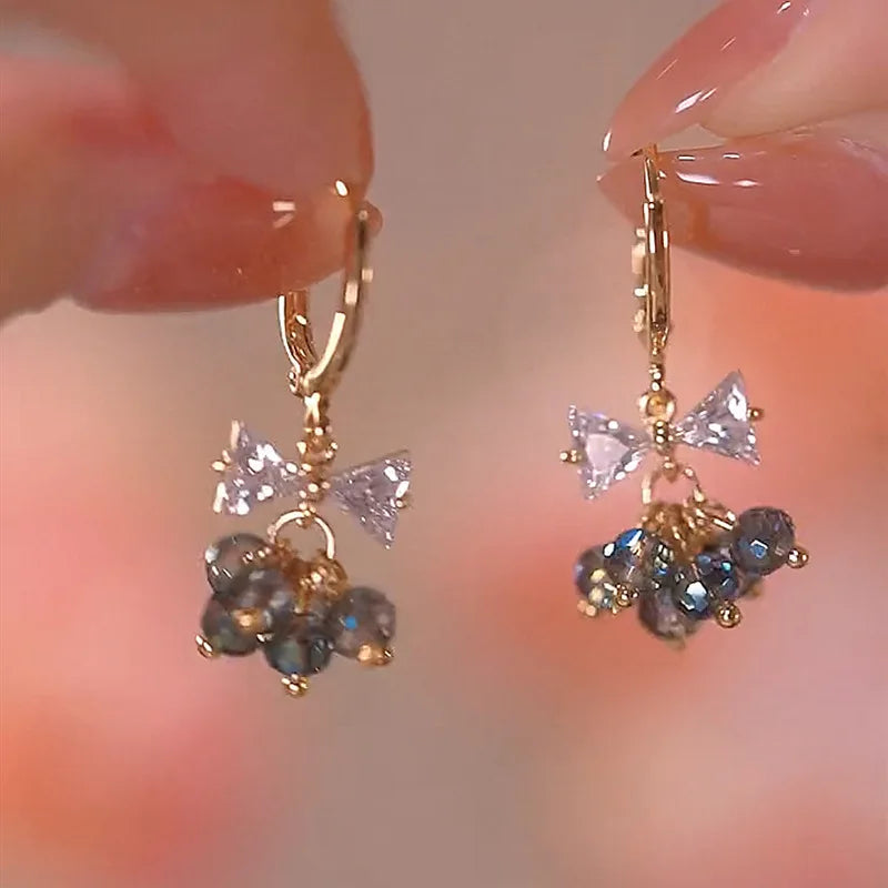 2022 Nueva tendencia Pendientes largos de perlas de simulación Pendientes colgantes de boda con diamantes de imitación y flores para mujer Pendientes de joyería coreana de moda