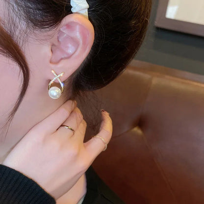 2022 Nueva tendencia Pendientes largos de perlas de simulación Pendientes colgantes de boda con diamantes de imitación y flores para mujer Pendientes de joyería coreana de moda