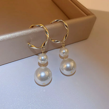 2022 Nueva tendencia Pendientes largos de perlas de simulación Pendientes colgantes de boda con diamantes de imitación y flores para mujer Pendientes de joyería coreana de moda