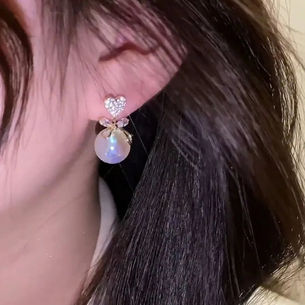 2022 Nueva tendencia Pendientes largos de perlas de simulación Pendientes colgantes de boda con diamantes de imitación y flores para mujer Pendientes de joyería coreana de moda