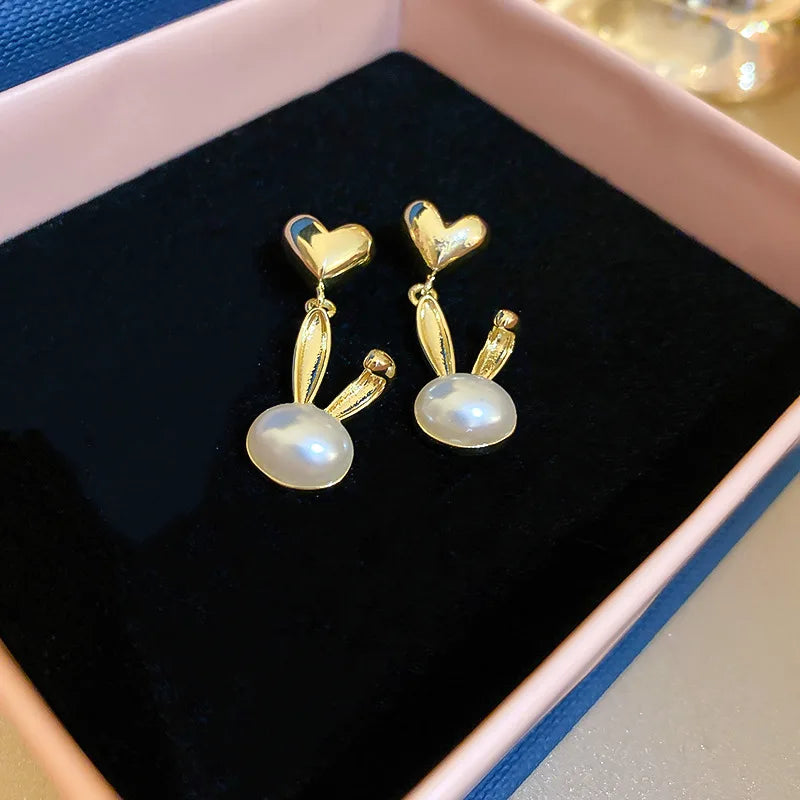 2022 Nueva tendencia Pendientes largos de perlas de simulación Pendientes colgantes de boda con diamantes de imitación y flores para mujer Pendientes de joyería coreana de moda