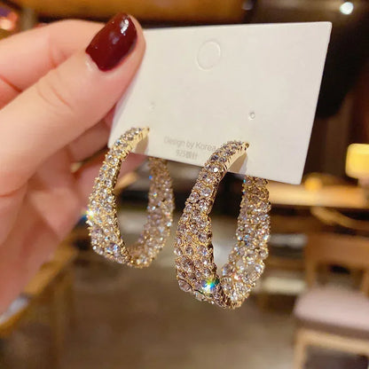 2022 Nueva tendencia Pendientes largos de perlas de simulación Pendientes colgantes de boda con diamantes de imitación y flores para mujer Pendientes de joyería coreana de moda