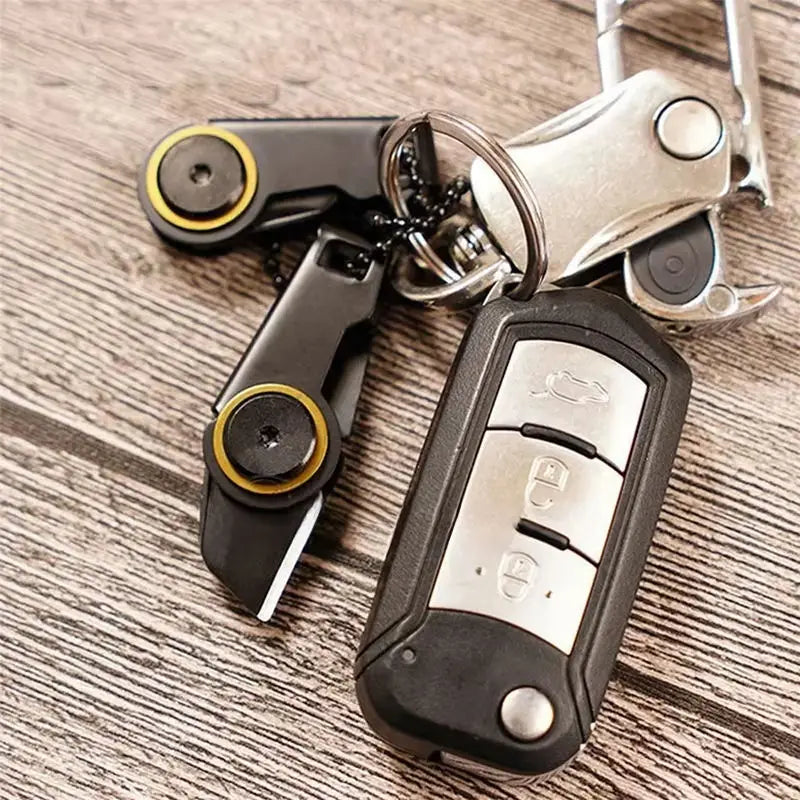 EDC Mini Folding Knife Outdoor Portable Open Delivery Tools Multi-function Camping Key Chain Pendant Pocket Knife Gift