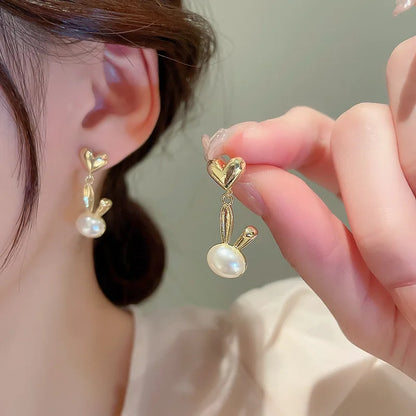 2022 Nueva tendencia Pendientes largos de perlas de simulación Pendientes colgantes de boda con diamantes de imitación y flores para mujer Pendientes de joyería coreana de moda