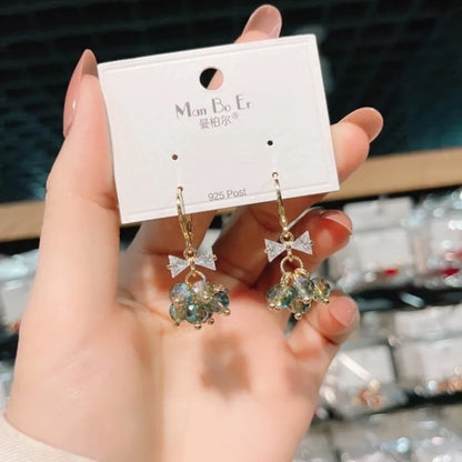 2022 Nueva tendencia Pendientes largos de perlas de simulación Pendientes colgantes de boda con diamantes de imitación y flores para mujer Pendientes de joyería coreana de moda