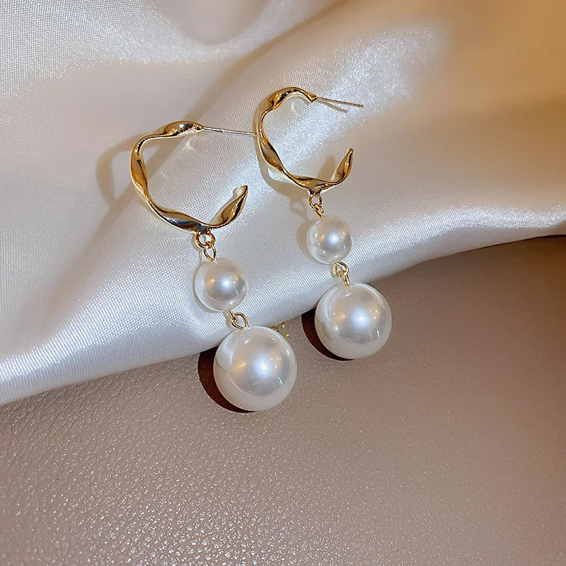 2022 Nueva tendencia Pendientes largos de perlas de simulación Pendientes colgantes de boda con diamantes de imitación y flores para mujer Pendientes de joyería coreana de moda