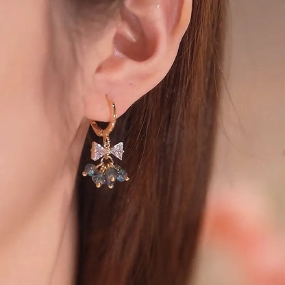 2022 Nueva tendencia Pendientes largos de perlas de simulación Pendientes colgantes de boda con diamantes de imitación y flores para mujer Pendientes de joyería coreana de moda